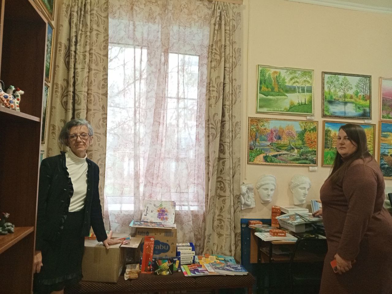 Активисты Женского движения партии "Единая Россия" и Совет женщин Шахтёрска благодарят за полученный гуманитарный груз, собранный неравнодушными жителями Сахалина для воспитанников Шахтёрской школы искусств Активисты Женского движения партии "Единая Россия" и Совет женщин Шахтёрска благодарят за полученный гуманитарный груз, собранный неравнодушными жителями Сахалина для воспитанников Шахтёрской школы искусств