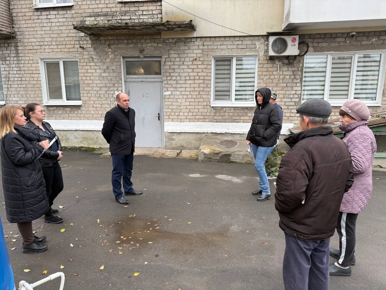 12 ноября, в рамках проекта «Управдом» ВПП «ЕДИНАЯ РОССИЯ», состоялась встреча с жителями улицы Горноспасательная г. Моспино