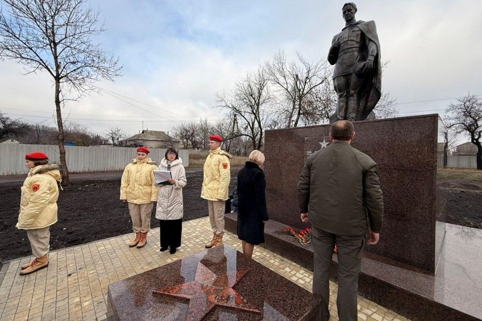 Александр Шатов: В Шахтерске открыли после реконструкции братскую могилу Советских воинов на улице Гастелло Александр Шатов: В Шахтерске открыли после реконструкции братскую могилу Советских воинов на улице Гастелло