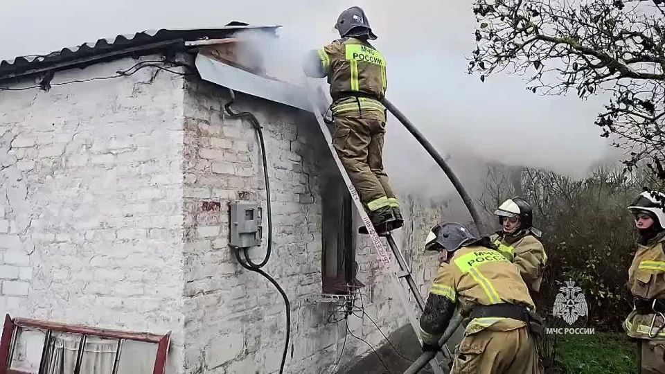 В Новоазовске сотрудники МЧС России ликвидировали пожар
