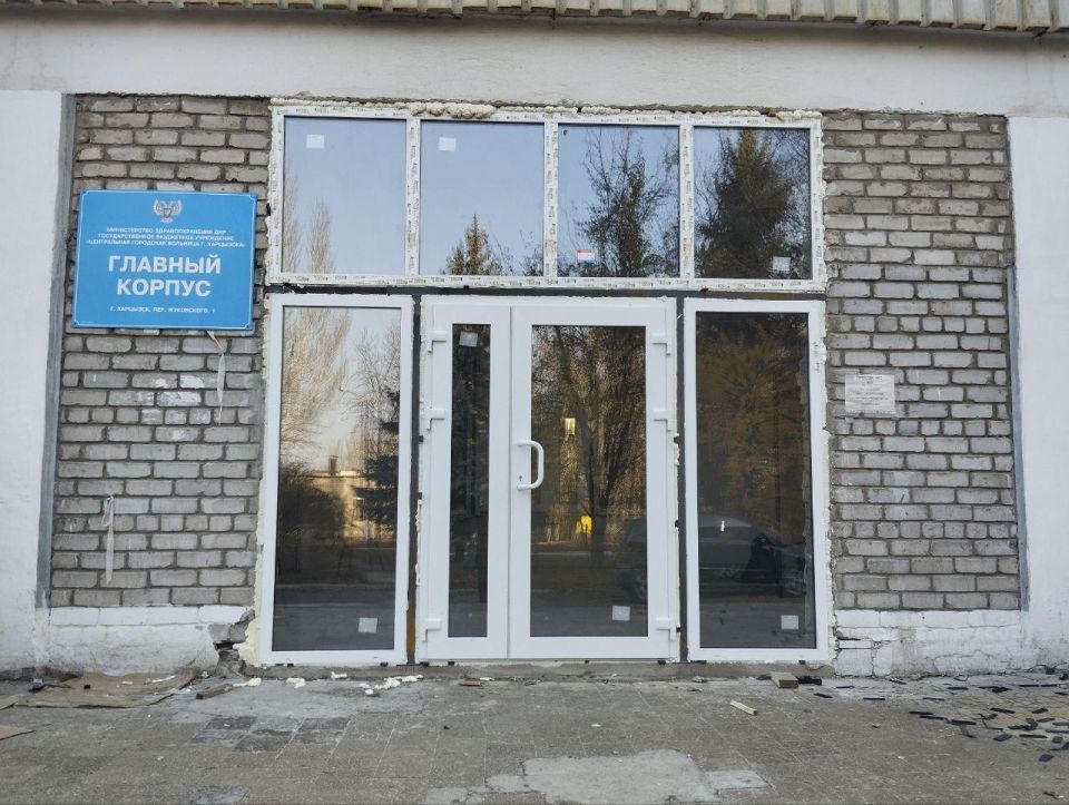 Нижегородские подрядчики смонтировали новые перегородки входной группы в хирургическом корпусе горбольницы Харцызска Нижегородские подрядчики смонтировали новые перегородки входной группы в хирургическом корпусе горбольницы Харцызска