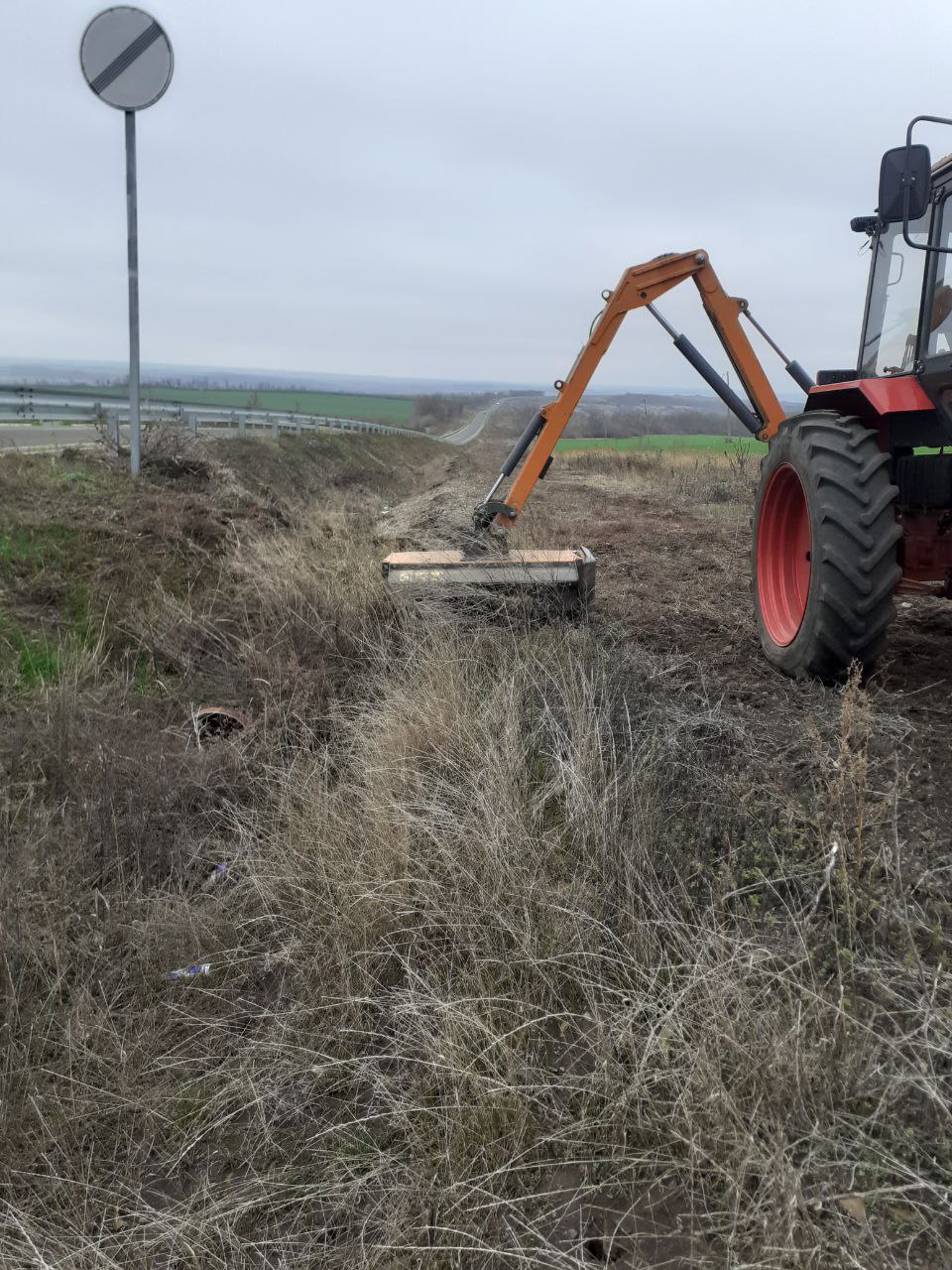 Доброе утро четверга!. Сегодня на дорогах Республики облачно с прояснениями, днем местами небольшой дождь