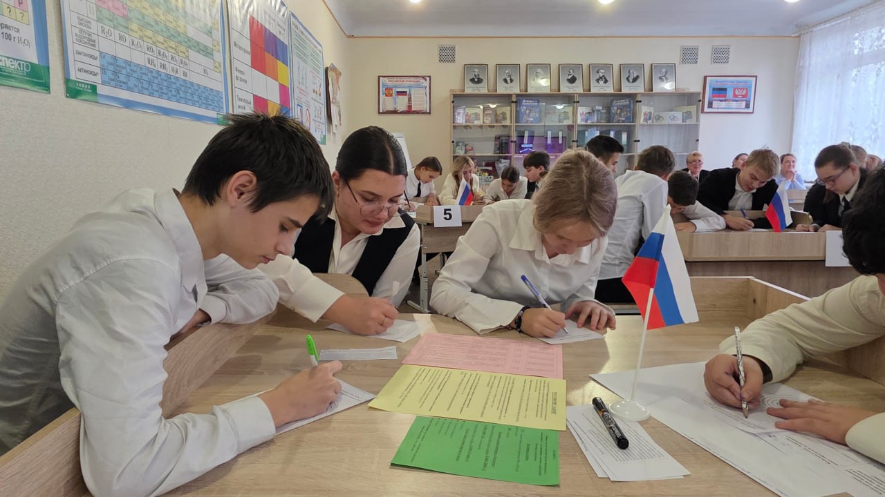 Заседание школьного дискуссионного клуба Заседание школьного дискуссионного клуба