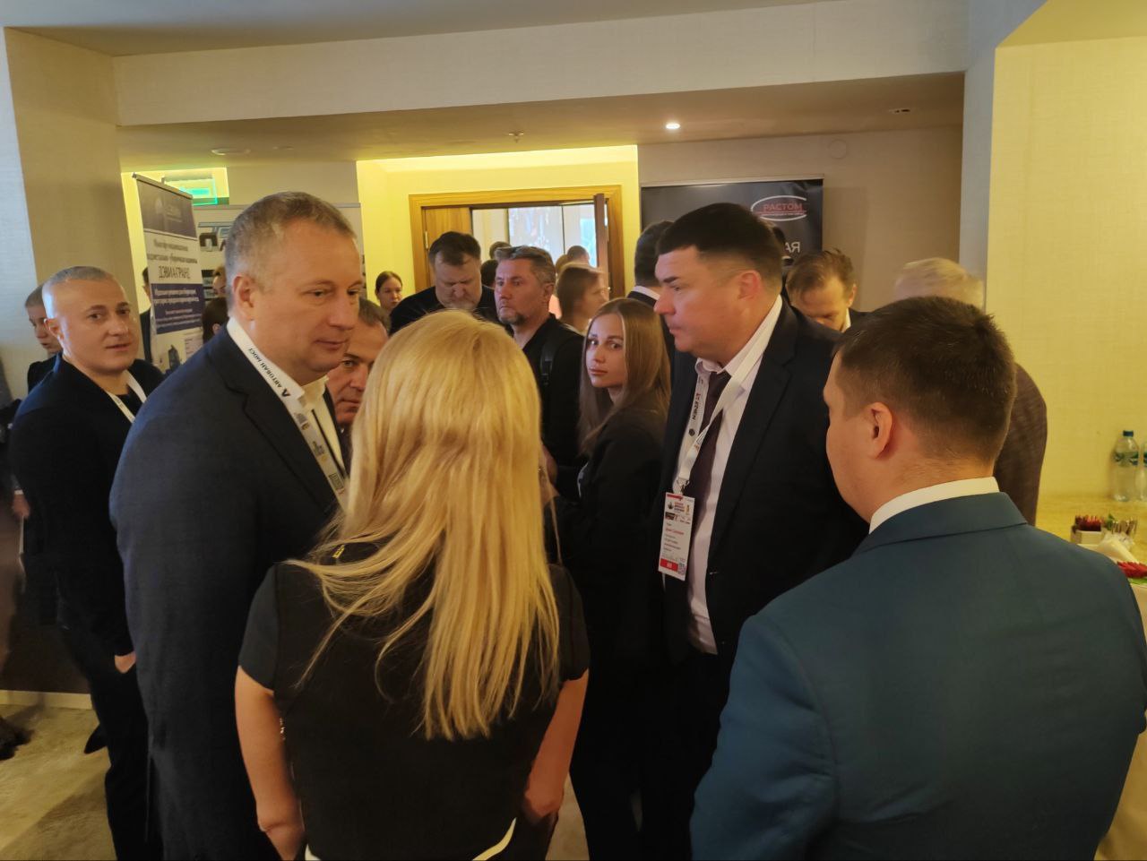 Сегодня в Кирове стартовал III Всероссийский конгресс «Дороги. Мосты. Благоустройство» Сегодня в Кирове стартовал III Всероссийский конгресс «Дороги. Мосты. Благоустройство»