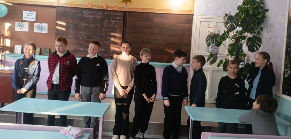 К международному дню толерантности библиотекарь библиотеки-филиала №1 для учащихся 5 класса ГБОУ "Школа №4 г. о. Дебальцево" провела, этнографический час «Народов много, страна одна» К международному дню толерантности библиотекарь библиотеки-филиала №1 для учащихся 5 класса ГБОУ "Школа №4 г. о. Дебальцево" провела, этнографический час «Народов много, страна одна»