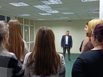 Сегодня, 12 ноября в Червоногвардейском районе руководитель Управы Червоногвардейского внутригородского района Администрации городского округа Макеевка Антон Гринзовский провел встречу с трудовым коллективом ООО «Мак-Инвест»...