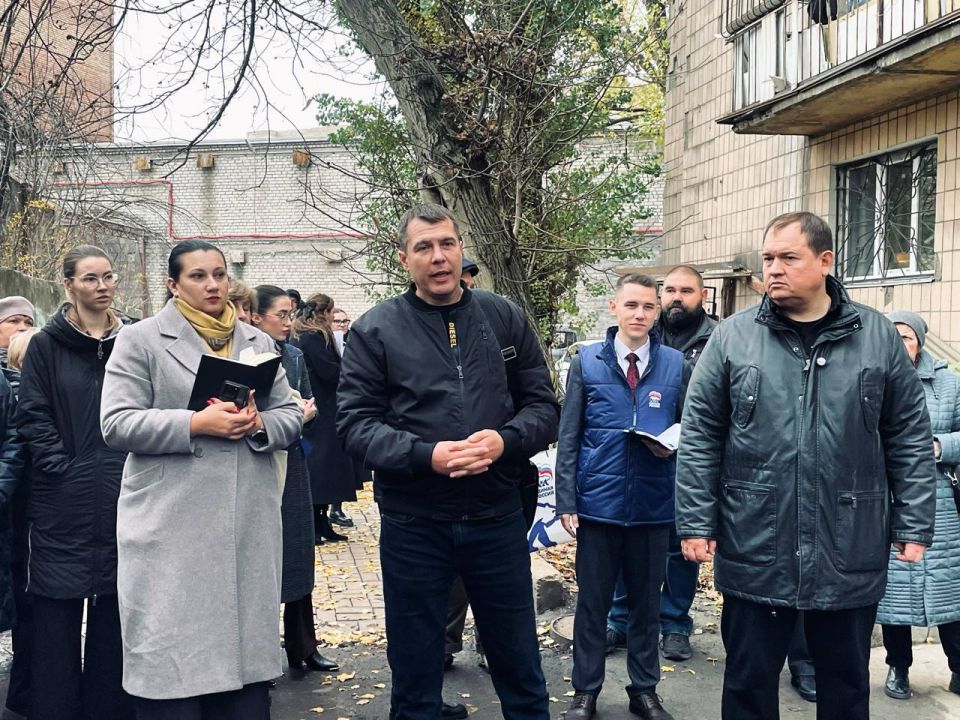 Председатель #Комитет_по_ЖКХ Анна Кондрыкинская провела сход граждан в Ворошиловском районе Донецка Председатель #Комитет_по_ЖКХ Анна Кондрыкинская провела сход граждан в Ворошиловском районе Донецка