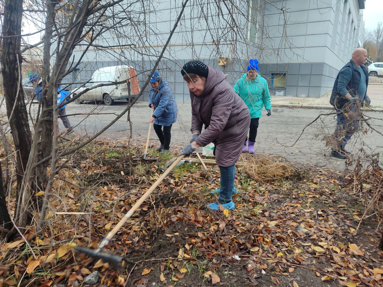 Елена Синецкая: Сегодня, 13 ноября, в рамках проекта «Городская среда», реализуемого Всероссийской Политической Партией «Единая Россия», сотрудники Управы Калининского внутригородского района Администрации городского округа... Елена Синецкая: Сегодня, 13 ноября, в рамках проекта «Городская среда», реализуемого Всероссийской Политической Партией «Единая Россия», сотрудники Управы Калининского внутригородского района Администрации городского округа...
