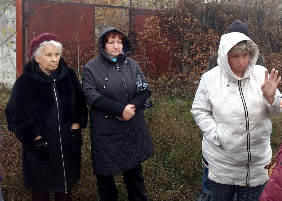 Иван Адамец: Заместитель руководителя управы Куйбышевского района Елена Строганова и депутаты Донецкого горсовета Герман Полунин, Сергей Остапенко и Валерий Солодовников обсудили с жителями улицы Дмитрия Ульянова актуальные... Иван Адамец: Заместитель руководителя управы Куйбышевского района Елена Строганова и депутаты Донецкого горсовета Герман Полунин, Сергей Остапенко и Валерий Солодовников обсудили с жителями улицы Дмитрия Ульянова актуальные...
