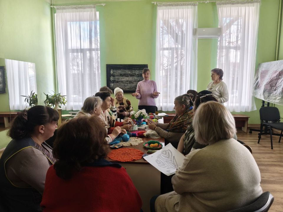 «ВОЛШЕБНАЯ ПЕТЕЛЬКА». В четверг, 13 ноября 2025 года, в мини - студии декоративно - прикладного искусства «Творческий мир» МБУ «Дворец культуры имени Владимира Маяковского городского округа Торез» состоялся мастер - класс по... «ВОЛШЕБНАЯ ПЕТЕЛЬКА». В четверг, 13 ноября 2025 года, в мини - студии декоративно - прикладного искусства «Творческий мир» МБУ «Дворец культуры имени Владимира Маяковского городского округа Торез» состоялся мастер - класс по...