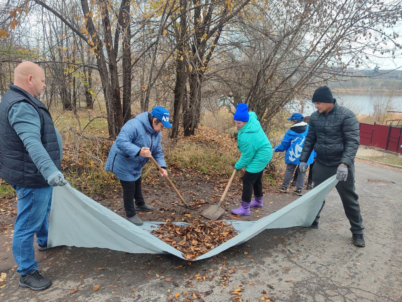 Елена Синецкая: Сегодня, 13 ноября, в рамках проекта «Городская среда», реализуемого Всероссийской Политической Партией «Единая Россия», сотрудники Управы Калининского внутригородского района Администрации городского округа... Елена Синецкая: Сегодня, 13 ноября, в рамках проекта «Городская среда», реализуемого Всероссийской Политической Партией «Единая Россия», сотрудники Управы Калининского внутригородского района Администрации городского округа...