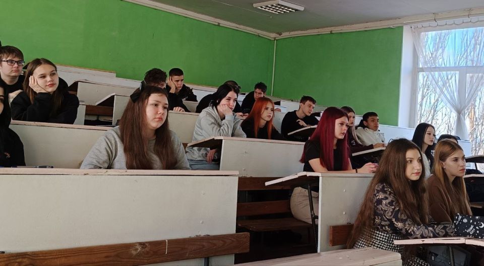 "Цифровая Россия" в Торезе: студенты РАНХиГС учатся безопасному Интернету "Цифровая Россия" в Торезе: студенты РАНХиГС учатся безопасному Интернету