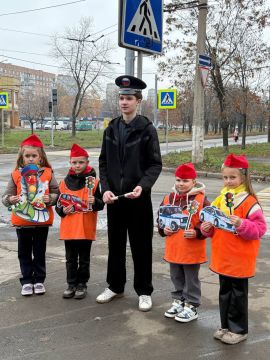 Елена Рязанцева: Единая Россия за безопасность на дорогах: в Пролетарском районе прошел цикл мероприятий для детей и взрослых