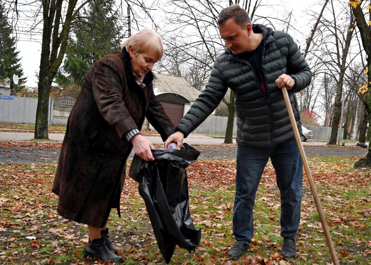 Иван Адамец: В Куйбышевском районе продолжается экологическая акция «Чистый четверг» в рамках проекта «Городская среда» партии «Единая Россия» Иван Адамец: В Куйбышевском районе продолжается экологическая акция «Чистый четверг» в рамках проекта «Городская среда» партии «Единая Россия»