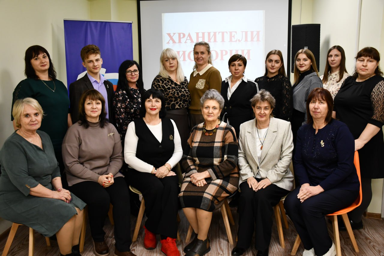 Круглый стол «Развитие патриотической работы с обучающимися через школьные музеи и музейные комнаты» Круглый стол «Развитие патриотической работы с обучающимися через школьные музеи и музейные комнаты»