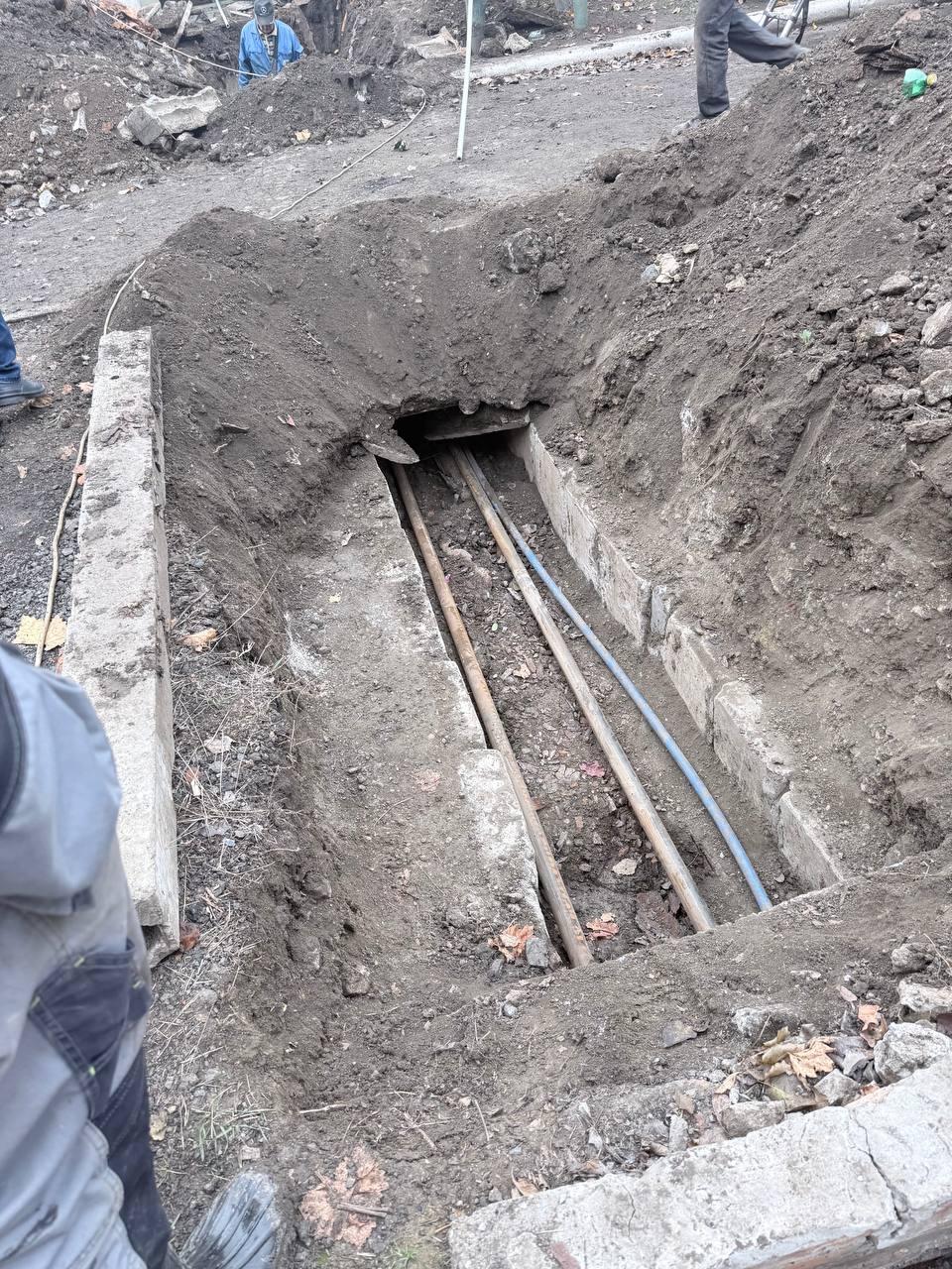 Колымские слесари-сантехники помогли ликвидировать коммунальную аварию в Ждановке Колымские слесари-сантехники помогли ликвидировать коммунальную аварию в Ждановке