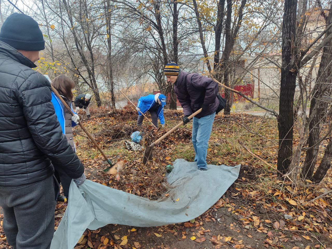 Елена Синецкая: Сегодня, 13 ноября, в рамках проекта «Городская среда», реализуемого Всероссийской Политической Партией «Единая Россия», сотрудники Управы Калининского внутригородского района Администрации городского округа... Елена Синецкая: Сегодня, 13 ноября, в рамках проекта «Городская среда», реализуемого Всероссийской Политической Партией «Единая Россия», сотрудники Управы Калининского внутригородского района Администрации городского округа...