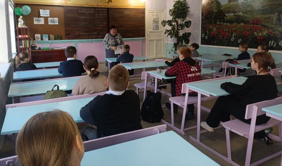 К международному дню толерантности библиотекарь библиотеки-филиала №1 для учащихся 5 класса ГБОУ "Школа №4 г. о. Дебальцево" провела, этнографический час «Народов много, страна одна» К международному дню толерантности библиотекарь библиотеки-филиала №1 для учащихся 5 класса ГБОУ "Школа №4 г. о. Дебальцево" провела, этнографический час «Народов много, страна одна»