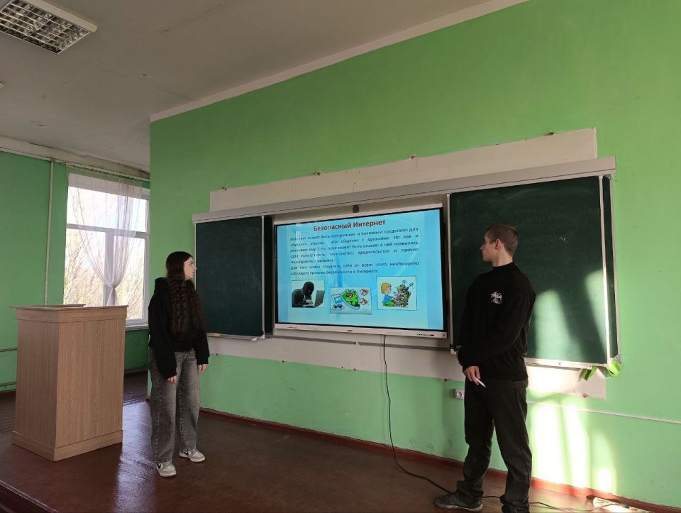 "Цифровая Россия" в Торезе: студенты РАНХиГС учатся безопасному Интернету "Цифровая Россия" в Торезе: студенты РАНХиГС учатся безопасному Интернету