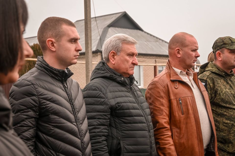 В Старобешево установили Звезду Героя Пефтиеву Георгию В Старобешево установили Звезду Героя Пефтиеву Георгию
