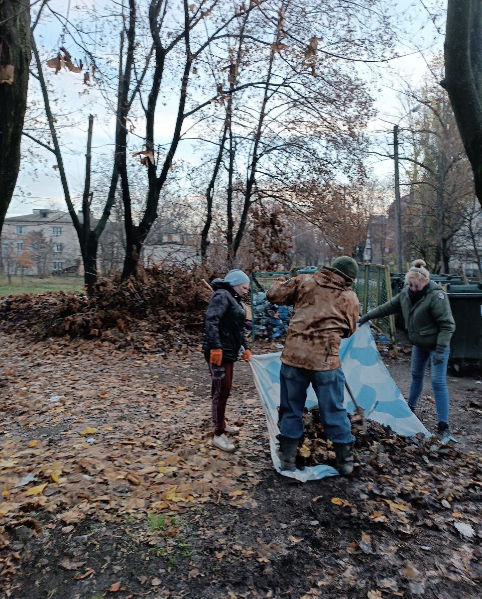 Сегодня, 13 ноября 2025 года, в рамках проекта «Городская среда», реализуемого Единой Россией , работники предприятий Кировского района приняли участие в традиционной экологической акции «Чистый четверг» Сегодня, 13 ноября 2025 года, в рамках проекта «Городская среда», реализуемого Единой Россией , работники предприятий Кировского района приняли участие в традиционной экологической акции «Чистый четверг»
