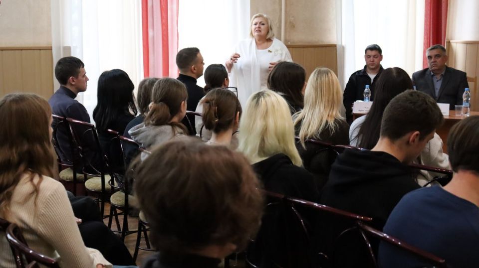 Сегодня в Муниципальном бюджетном учреждении «Городской дворец культуры им. В. Г. Кирсановой», Дворец культуры «ЯКХЗ» состоялось очень важное мероприятие, тема которого «Проблематика вовлечения молодежи в деструктивную... Сегодня в Муниципальном бюджетном учреждении «Городской дворец культуры им. В. Г. Кирсановой», Дворец культуры «ЯКХЗ» состоялось очень важное мероприятие, тема которого «Проблематика вовлечения молодежи в деструктивную...