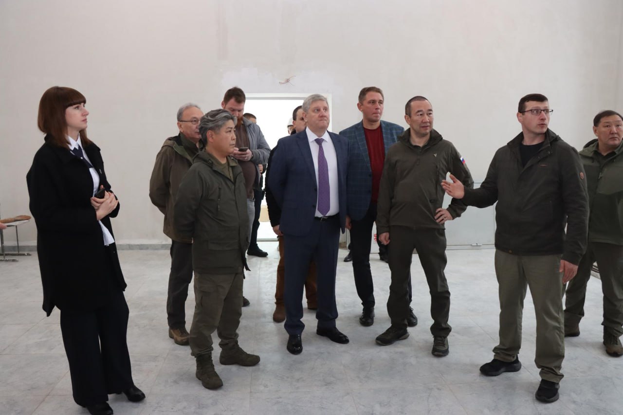 Глава Якутии и премьер-министр ДНР посетили Докучаевск