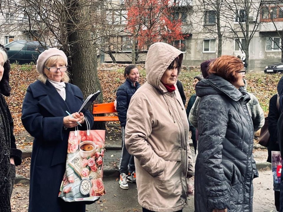 Анна Кондрыкинская: Вчера с коллегами-партийцами выехали к жителям Ленинского района, ул. Речная Анна Кондрыкинская: Вчера с коллегами-партийцами выехали к жителям Ленинского района, ул. Речная