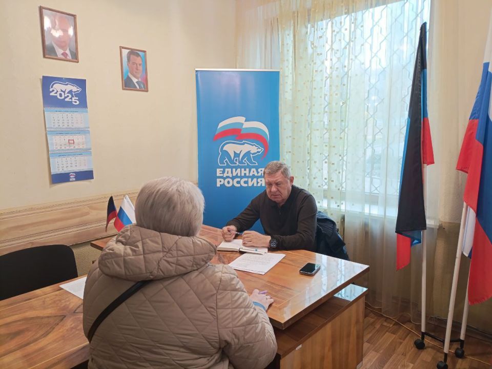 Валентин Левченко: В общественной приемной партии "Единая Россия" Киевского района города Донецка депутат Донецкого городского совета Сергей Скиданов провел прием граждан Валентин Левченко: В общественной приемной партии "Единая Россия" Киевского района города Донецка депутат Донецкого городского совета Сергей Скиданов провел прием граждан