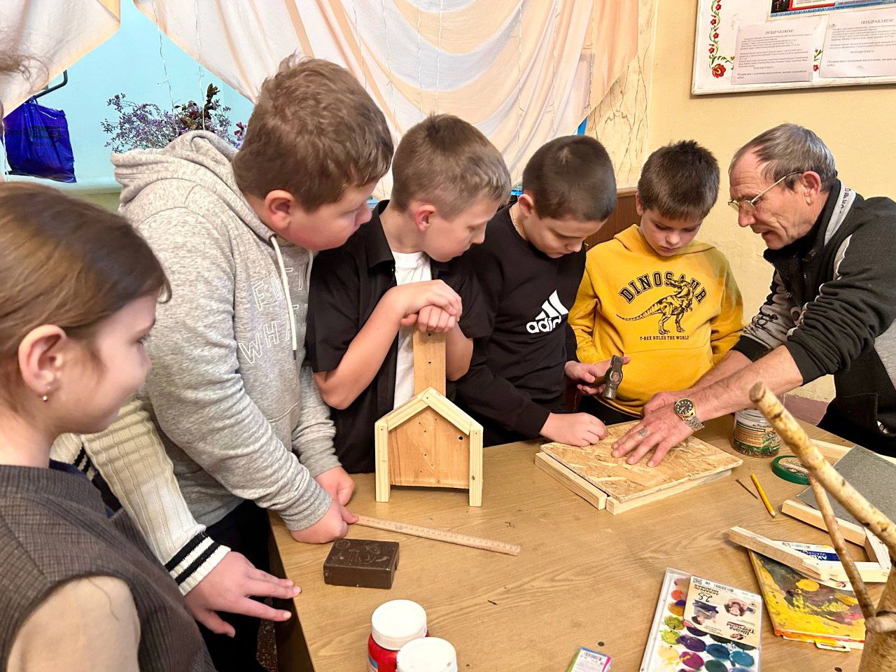 Сегодня, 13 ноября, во Всемирный день доброты, по инициативе члена Общественного совета муниципального округа Донецк, председателя Совета женщин Куйбышевского района г. Донецка, директора ДК Натальи Такташвой в нашем Дворце...