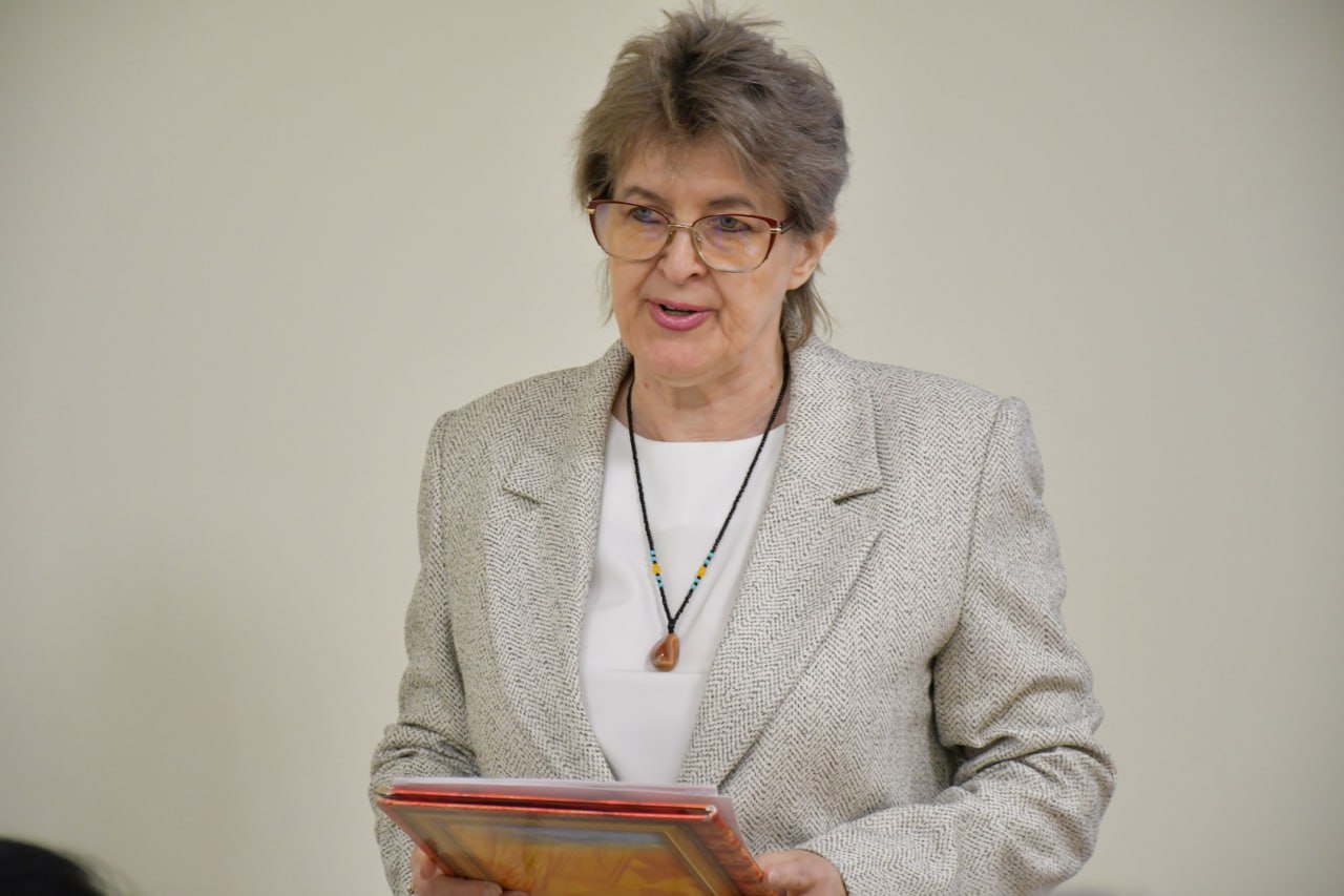 Круглый стол «Развитие патриотической работы с обучающимися через школьные музеи и музейные комнаты» Круглый стол «Развитие патриотической работы с обучающимися через школьные музеи и музейные комнаты»