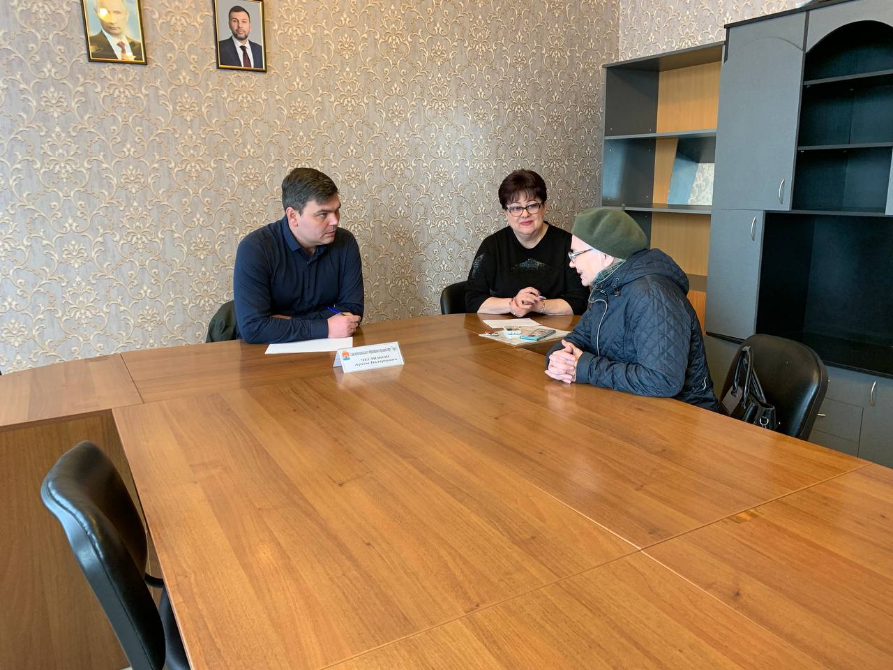 Сегодня, 13 ноября 2025 года, Глава муниципального образования городской округ Торез Артем Чесноков провел прием населения по личным вопросам Сегодня, 13 ноября 2025 года, Глава муниципального образования городской округ Торез Артем Чесноков провел прием населения по личным вопросам