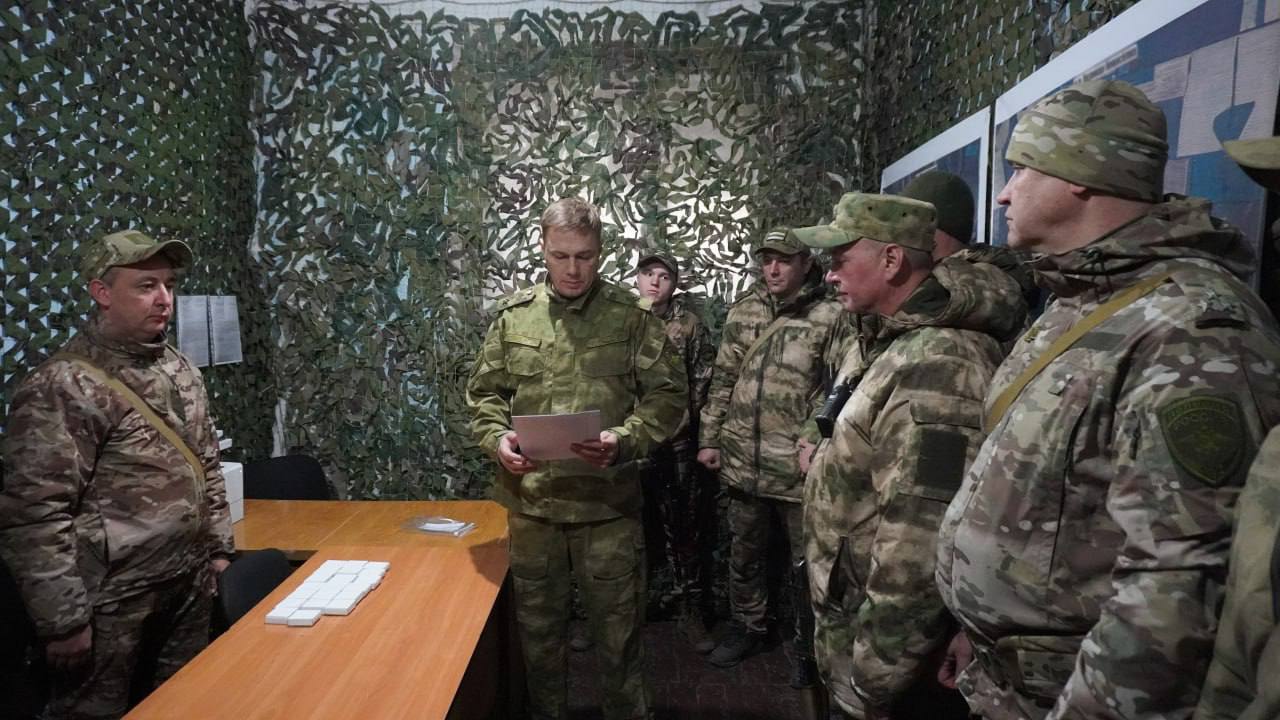 В ДНР наградили полицейских, работающих на освобожденных территориях В ДНР наградили полицейских, работающих на освобожденных территориях