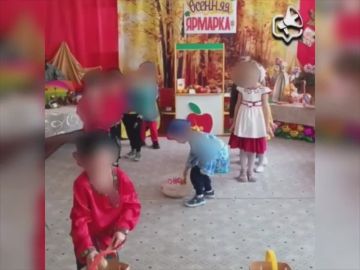 Воспитательница из ДНР закрывала детей в туалете и срывалась на них на утреннике