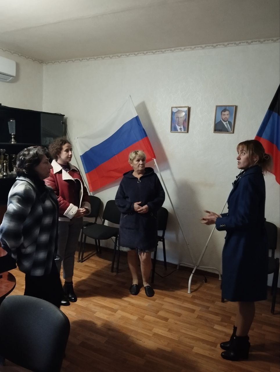 Председатель совета женщин Мангушского м.о. Алёна Валерьевна Никулин провела встречу с жителями села Камышеватое