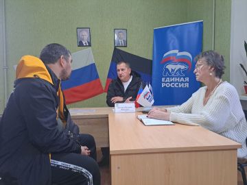 13 ноября 2025 года, заместитель главы администрации городского округа Дебальцево Валерий Бессараб, провёл личный прием граждан в местной общественной приёмной Светлодарского местного отделения Партии "Единая Россия" в...