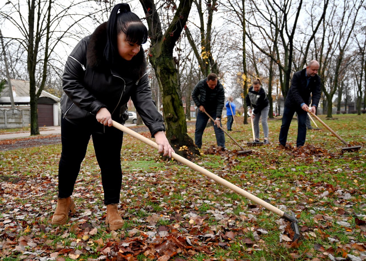 Иван Адамец: В Куйбышевском районе продолжается экологическая акция «Чистый четверг» в рамках проекта «Городская среда» партии «Единая Россия» Иван Адамец: В Куйбышевском районе продолжается экологическая акция «Чистый четверг» в рамках проекта «Городская среда» партии «Единая Россия»