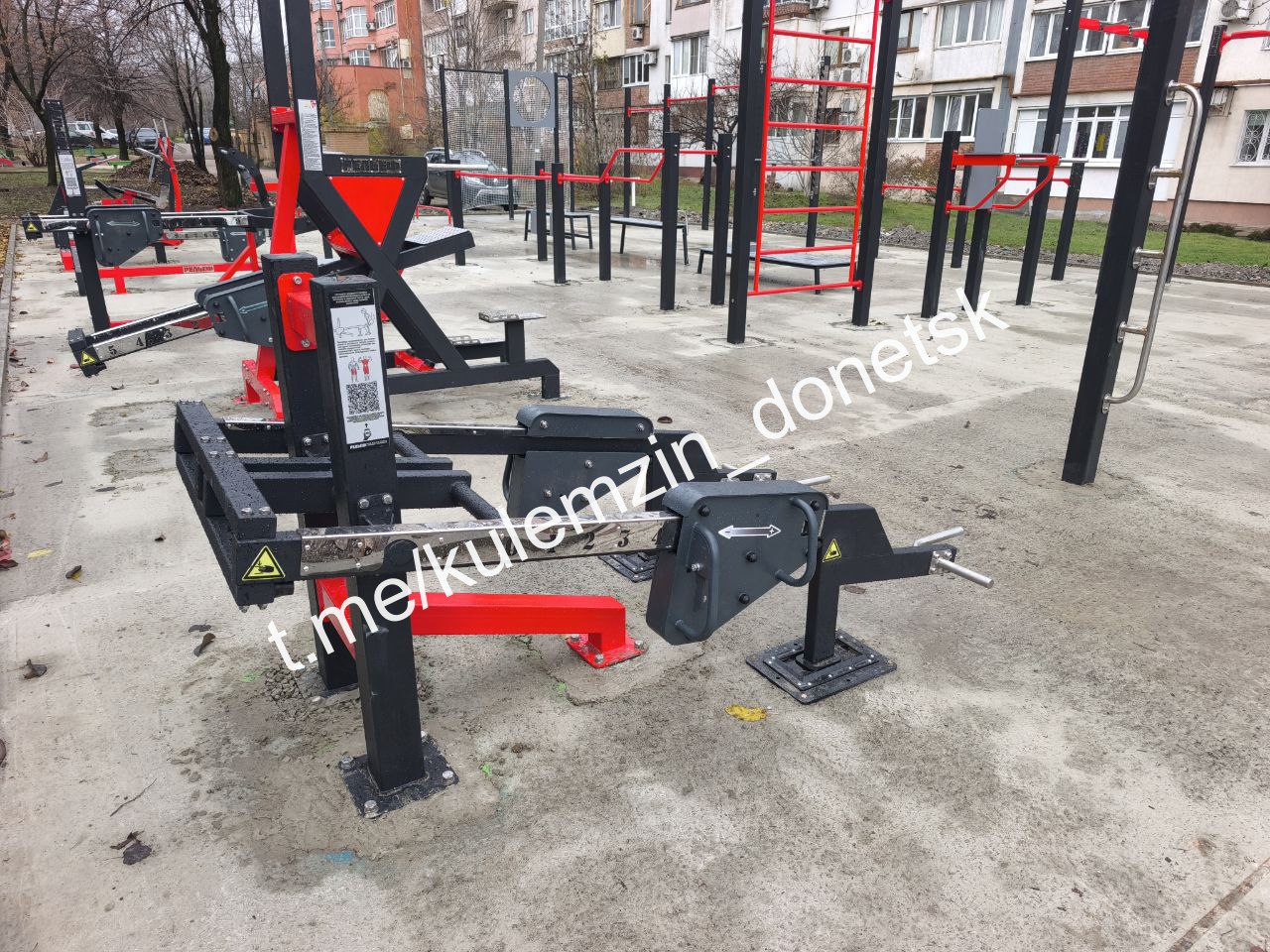 Алексей Кулемзин: В Куйбышевском районе завершаются работы по строительству спортивной площадки с тренажерами для выполнения норм Всероссийского физкультурно-спортивного комплекса ГТО