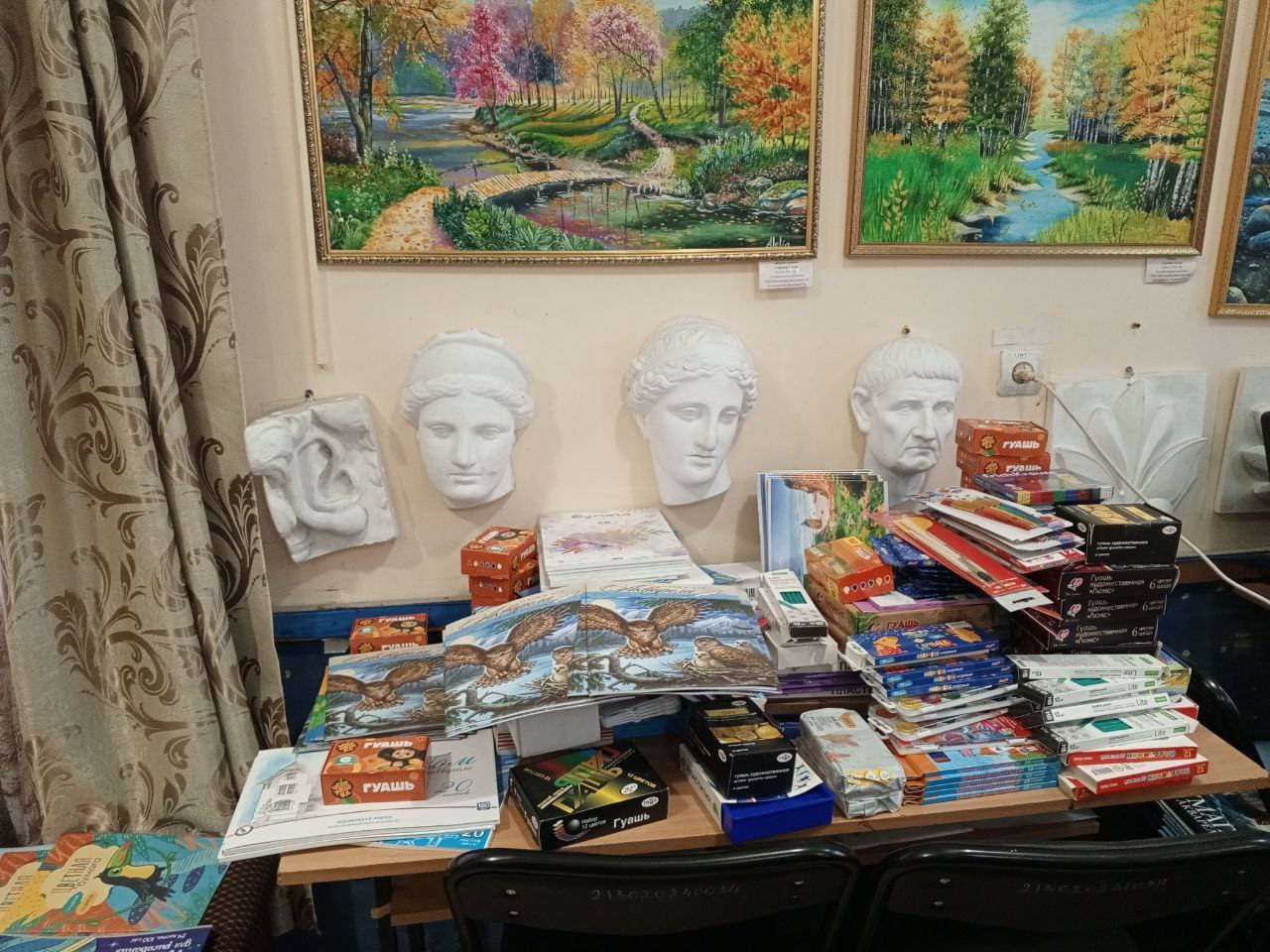 Активисты Женского движения партии "Единая Россия" и Совет женщин Шахтёрска благодарят за полученный гуманитарный груз, собранный неравнодушными жителями Сахалина для воспитанников Шахтёрской школы искусств