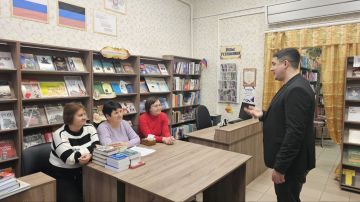 Состоялась встреча члена Общественного совета Тельмановского муниципального образования с сотрудниками центральной районной библиотеки