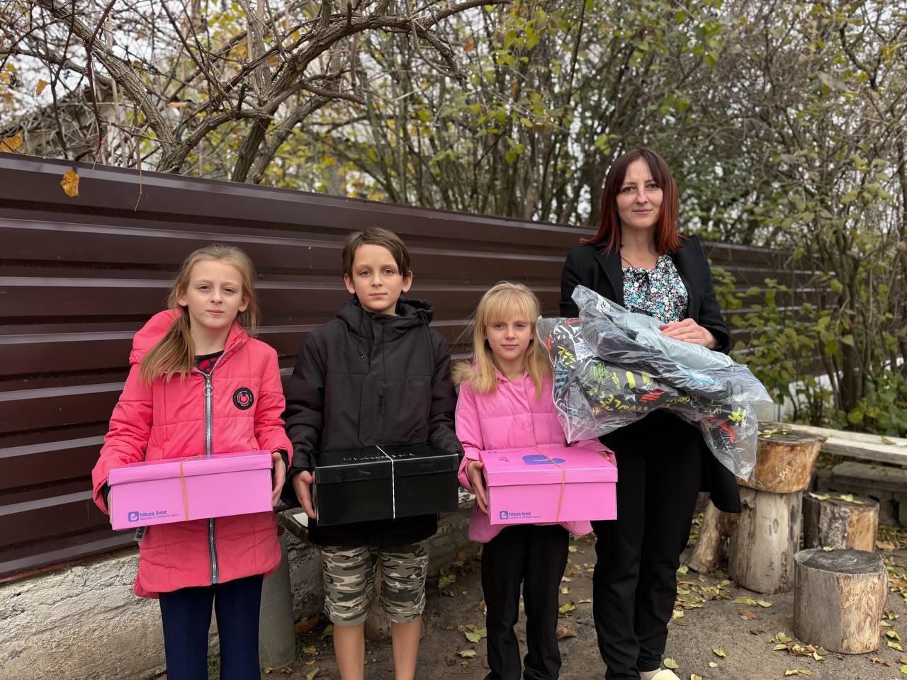 Ямальцы оказали адресную помощь семьям из Хлебодаровки и Златоустовки Волновахского округа Ямальцы оказали адресную помощь семьям из Хлебодаровки и Златоустовки Волновахского округа