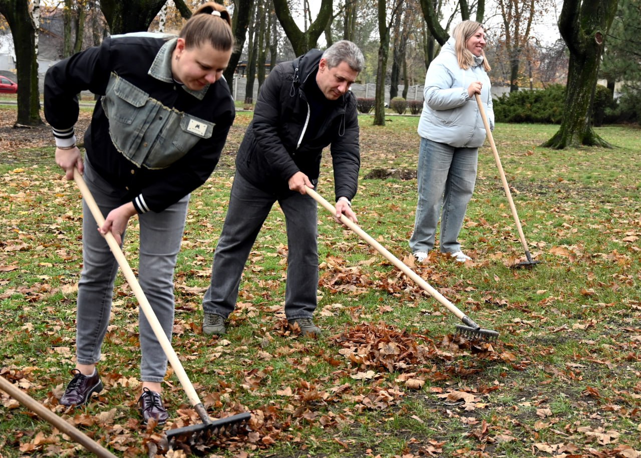 Иван Адамец: В Куйбышевском районе продолжается экологическая акция «Чистый четверг» в рамках проекта «Городская среда» партии «Единая Россия» Иван Адамец: В Куйбышевском районе продолжается экологическая акция «Чистый четверг» в рамках проекта «Городская среда» партии «Единая Россия»