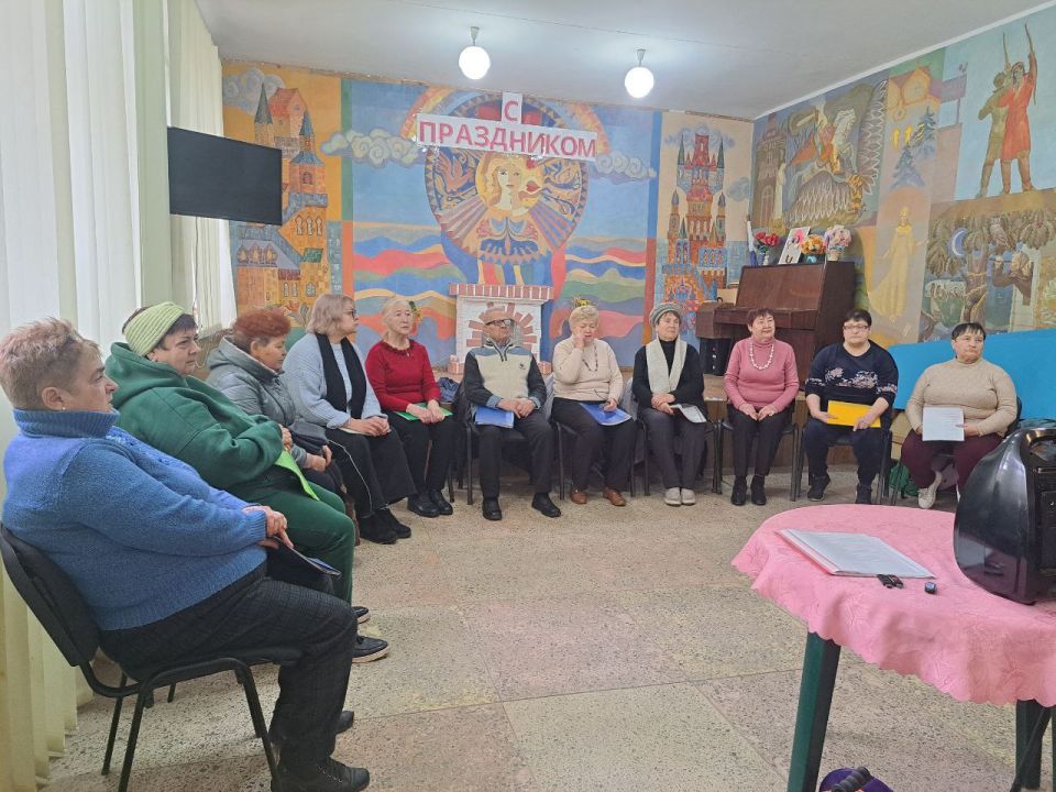 Сегодня, 13.11.2025, заместитель главы администрации городского округа Дебальцево Валерий Иванович Бессараб провел встречу с населением города Светлодарск Сегодня, 13.11.2025, заместитель главы администрации городского округа Дебальцево Валерий Иванович Бессараб провел встречу с населением города Светлодарск