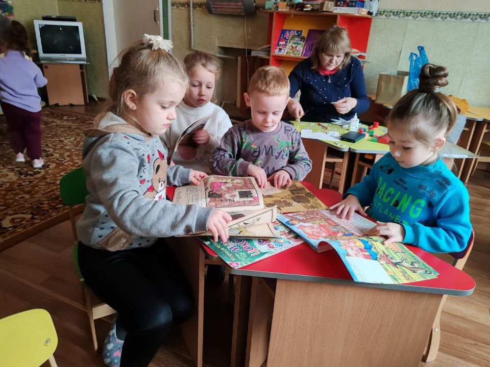 В рамках партийного проекта «Культура малой Родины» коллектив Мироновской поселковой библиотеки провёл для маленьких жителей посёлка, ребят детского сада «Теремок», творческий час «Мой любимый книжный герой» В рамках партийного проекта «Культура малой Родины» коллектив Мироновской поселковой библиотеки провёл для маленьких жителей посёлка, ребят детского сада «Теремок», творческий час «Мой любимый книжный герой»