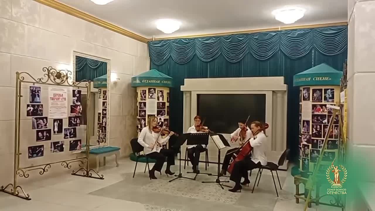 Вместе с подопечными семьями КСВО ДНР посмотрели спектакль с участием заслуженных артистов России