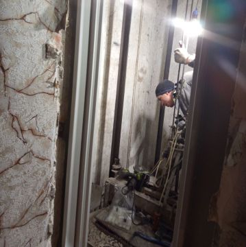 Александр Шатов: В Шахтерском округе проводится замена лифтового оборудования