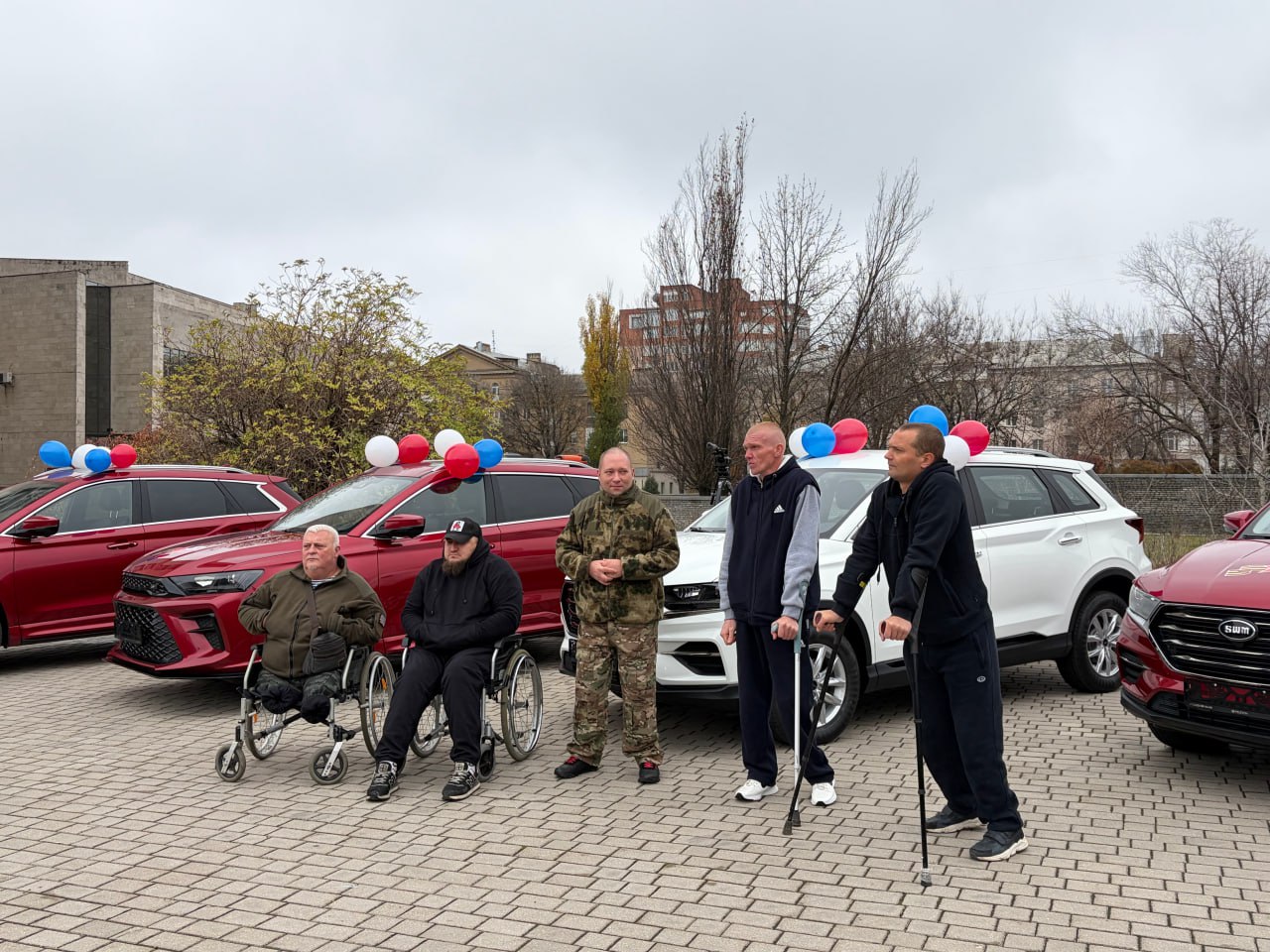 Еще пять ветеранов-защитников Донбасса получили авто с ручным управлением от фонда «Защитники Отечества» Еще пять ветеранов-защитников Донбасса получили авто с ручным управлением от фонда «Защитники Отечества»