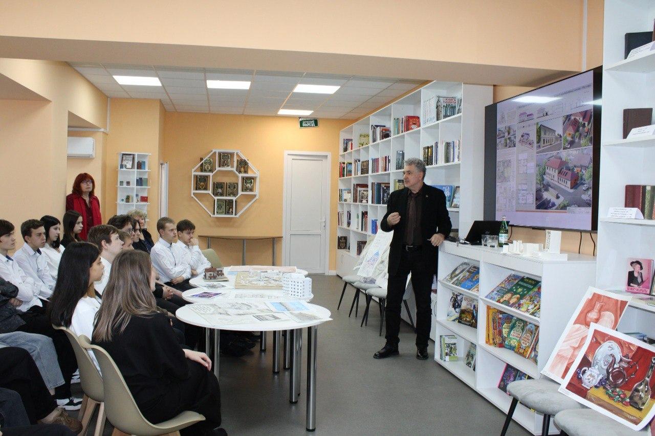 Александр Шатов: Школьникам Шахтерского округа рассказали о профессии архитектора Александр Шатов: Школьникам Шахтерского округа рассказали о профессии архитектора