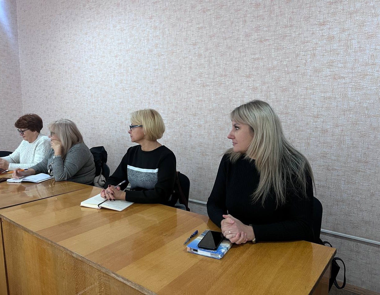 Сегодня, 14 ноября, в Центрально-Городском внутригородском районе городского округа Макеевка состоялось плановое собрание секретарей первичных отделений Всероссийской политической партии «Единая Россия» Сегодня, 14 ноября, в Центрально-Городском внутригородском районе городского округа Макеевка состоялось плановое собрание секретарей первичных отделений Всероссийской политической партии «Единая Россия»