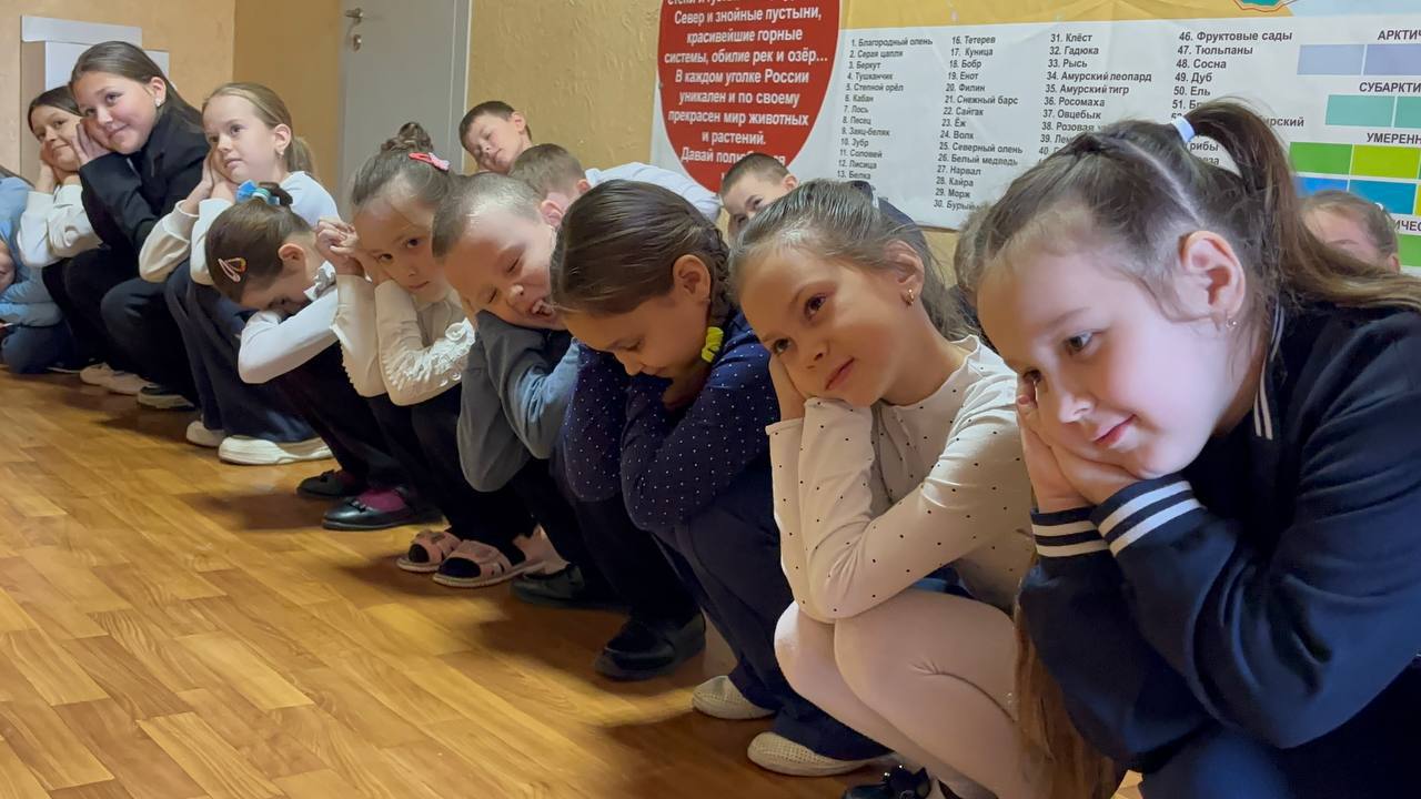 ЕДИНАЯ БОЛЬШАЯ ПЕРЕМЕНА. В рамках проекта «Единая большая перемена» в Тельмановской гимназии, 14 ноября 2025 советник директора по воспитанию совместно с активистами школьного Движения Первых провели для обучающихся... ЕДИНАЯ БОЛЬШАЯ ПЕРЕМЕНА. В рамках проекта «Единая большая перемена» в Тельмановской гимназии, 14 ноября 2025 советник директора по воспитанию совместно с активистами школьного Движения Первых провели для обучающихся...